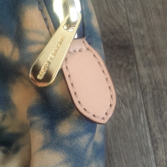 Purses - Picture 4 of 8